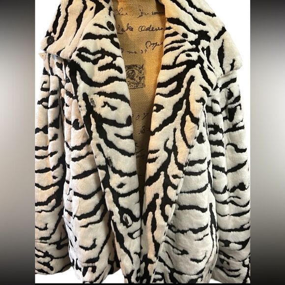 Chokolat White & Black Faux Fur Women’s Warm Winter Go Out Jacket size Large - Picture 7 of 12